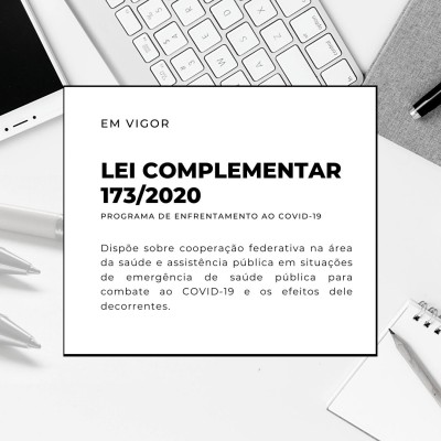 Lei Complementar 173/2020 - Aux&iacute;lio a Estados e Munic&iacute;pios - A Lei Complementar n. 173/2020, originada do PLP 39/2020, que entrou em vigor no dia 28 de maio e que trata do Programa Federativo de Enfrentamento ao COVID-19, tem por objetivo principal estabelecer AUX&Iacute;LIO FINANCEIRO da Uni&atilde;o para Estados, DF e munic&iacute;pios para mitigar os efeitos da pandemia.
Est&aacute; prevista a entrega, na forma de aux&iacute;lio financeiro, aos Estados, ao DF e aos Munic&iacute;pios, em 4 (quatro) parcelas mensais e iguais, no exerc&iacute;cio de 2020, o valor de R$ 60 bilh&otilde;es, sendo R$ 50 bilh&otilde;es para Estados, Munic&iacute;pios e Distrito Federal (R$ 30 bi para Estados, R$ 20 bi para Munic&iacute;pios e R$ 154,6 mi para o DF) e R$ 10 bilh&otilde;es para sa&uacute;de p&uacute;blica e assist&ecirc;ncia social (R$ 7 bi para Estados e R$ 3 bi para Munic&iacute;pios).

Para o Estado do Rio Grande do Sul, ser&atilde;o R$ 260 milh&otilde;es para sa&uacute;de p&uacute;blica e mais R$ 1,9 milh&atilde;o para livre aplica&ccedil;&atilde;o. Veja os principais munic&iacute;pios abaixo:

Al&eacute;m disso, a Lei tamb&eacute;m prev&ecirc; a suspens&atilde;o de pagamento de d&iacute;vidas previdenci&aacute;rias dos Munic&iacute;pios e, ainda, a suspens&atilde;o de pagamento de d&iacute;vidas com a Uni&atilde;o no ano de 2020.
Como contrapartidas, foram estabelecidas diversas proibi&ccedil;&otilde;es. Veja abaixo:

A Lei tamb&eacute;m alterou a Lei de Responsabilidade Fiscal (Lei Complementar n. 101/2000), estabelecendo a veda&ccedil;&atilde;o de aumento de despesa com pessoal no fim do mandato de titulares de todos os poderes e esferas; e flexibilizou o texto para permitir transfer&ecirc;ncias volunt&aacute;rias, novos empr&eacute;stimos, renegocia&ccedil;&atilde;o de d&iacute;vidas, antecipa&ccedil;&atilde;o de receitas, aumento de despesas relativas ao combate ao COVID-19, gasto de receita vinculada a outros fins.

Acesse a &iacute;ntegra da Lei Complementar n. 173/2020 no link abaixo.