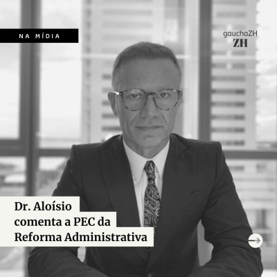 Dr. Alo&iacute;sio responde a d&uacute;vidas sobre a Reforma Administrativa na GauchaZH - Dr. Alo&iacute;sio foi convidado por GauchaZH para responder a d&uacute;vidas sobre a Proposta de Emenda Constitucional (PEC) da Reforma Administrativa, recentemente enviada ao Congresso Nacional pelo governo.
Segundo destacado na reportagem de Leonardo Vieceli, uma das principais mudan&ccedil;as propostas &eacute; o fim da estabilidade para futuros servidores. A inten&ccedil;&atilde;o do governo &eacute; mant&ecirc;-la apenas para cargos t&iacute;picos de Estado, que s&atilde;o aqueles que s&oacute; existem na administra&ccedil;&atilde;o p&uacute;blica e n&atilde;o encontram paralelo na iniciativa privada.
&nbsp;

&mdash; &Eacute; importante ressaltar que o texto da reforma n&atilde;o &eacute; definitivo, tendo que passar por amplo debate na C&acirc;mara e no Senado, al&eacute;m do filtro posterior que tradicionalmente ocorre no &acirc;mbito do Poder Judici&aacute;rio. Logo, ainda existe uma longa caminhada pela frente. &mdash; ponderou Dr. Alo&iacute;sio Zimmer.

&nbsp;
Veja abaixo algumas d&uacute;vidas respondidas por Dr. Alo&iacute;sio Zimmer em GauchaZH:
Apenas os militares da Uni&atilde;o ficar&atilde;o de fora da reforma ou os militares estaduais tamb&eacute;m?
A reforma administrativa n&atilde;o abrange os militares, pelo menos nos "pontos mais destacados do texto original", sejam da Uni&atilde;o ou dos Estados.
Os atuais servidores que j&aacute; possuem estabilidade, como professores, perderiam a mesma neste regime?
Conforme a proposta do governo, mudan&ccedil;as como a perda de estabilidade valeriam para novos servidores, e n&atilde;o para os atuais. Em contratos futuros, a inten&ccedil;&atilde;o do governo &eacute; mant&ecirc;-la apenas para cargos t&iacute;picos de Estado, ou seja, que s&oacute; existem na administra&ccedil;&atilde;o p&uacute;blica e n&atilde;o encontram paralelo na iniciativa privada.
As carreiras que devem ser enquadradas nessa categoria ainda n&atilde;o foram listadas. Posteriormente, uma lei complementar deve ser enviada com o detalhamento. Hoje, o grupo inclui diplomatas e auditores fiscais, por exemplo.&nbsp;A reforma ainda blinda as carreiras t&iacute;picas de Estado de eventuais cortes de jornada e sal&aacute;rios, que podem valer para outras camadas.
A reforma administrativa atingir&aacute; candidatos de concursos j&aacute; homologados, mas que ainda aguardam a nomea&ccedil;&atilde;o?
Mudan&ccedil;as previstas pela reforma podem impactar candidatos que aguardam para tomar posse caso a proposta seja aprovada sem altera&ccedil;&otilde;es. Na pr&aacute;tica, isso significa que quem passar em um concurso, conforme as atuais regras do funcionalismo, pode deparar com novo regime ao assumir sua fun&ccedil;&atilde;o.
Ao perderem a estabilidade, os servidores p&uacute;blicos ter&atilde;o direito ao FGTS?
O governo estuda criar um tipo de prote&ccedil;&atilde;o tempor&aacute;ria para novos servidores sem estabilidade. O mecanismo seria semelhante ao FGTS, o fundo de garantia para trabalhadores da iniciativa privada. A informa&ccedil;&atilde;o foi confirmada ao jornal Estad&atilde;o por secret&aacute;rios do Minist&eacute;rio da Economia. Entretanto, ainda n&atilde;o h&aacute; detalhes e nem garantia de que o mecanismo de prote&ccedil;&atilde;o ser&aacute; levado adiante.
Quais servidores inclu&iacute;dos na reforma ser&atilde;o atingidos pelas medidas como limita&ccedil;&atilde;o de 30 dias de f&eacute;rias, proibi&ccedil;&atilde;o de indeniza&ccedil;&atilde;o por substitui&ccedil;&otilde;es e fim da licen&ccedil;a-pr&ecirc;mio?
A reforma proposta vale para futuros servidores dos poderes Executivo, Legislativo e Judici&aacute;rio na Uni&atilde;o, nos Estados e nos munic&iacute;pios. A reforma, entretanto, poupa militares, magistrados, promotores, procuradores e parlamentares.
O governo considera que existem "distor&ccedil;&otilde;es" no funcionalismo e deseja elimin&aacute;-las em novos contratos. Esse pacote inclui f&eacute;rias em per&iacute;odo superior a 30 dias pelo per&iacute;odo aquisitivo de um ano, adicional ou indeniza&ccedil;&atilde;o por substitui&ccedil;&atilde;o e licen&ccedil;as decorrentes de tempo de servi&ccedil;o, como a licen&ccedil;a-pr&ecirc;mio. Por meio dela, a cada cinco anos, servidores t&ecirc;m direito a tr&ecirc;s meses de afastamento.
A licen&ccedil;a-pr&ecirc;mio n&atilde;o existe no governo federal desde 1999, embora esteja em vigor em parte dos Estados. No Estado do Rio Grande do Sul, o&nbsp;benef&iacute;cio foi extinto pela Assembleia Legislativa&nbsp;em 2019. Em seu lugar, houve a cria&ccedil;&atilde;o de uma licen&ccedil;a-capacita&ccedil;&atilde;o. Assim, o servidor poderia requerer, a cada cinco anos, afastamento de tr&ecirc;s meses para aperfei&ccedil;oamento profissional. Caberia ao governo conceder ou n&atilde;o o benef&iacute;cio.
Os funcion&aacute;rios estatut&aacute;rios perder&atilde;o alguma vantagem?
Mudan&ccedil;as previstas no plano de carreira atingiriam novos servidores, e n&atilde;o os atuais, segundo o governo. Para futuros servidores, apenas os cargos t&iacute;picos de Estado teriam possibilidade de garantir estabilidade ap&oacute;s tr&ecirc;s anos de trabalho. A reforma ainda blinda as carreiras t&iacute;picas de eventuais cortes de jornada e sal&aacute;rios, que podem valer para outras camadas que ingressarem no servi&ccedil;o p&uacute;blico.
Estou no servi&ccedil;o p&uacute;blico federal desde setembro de 2018, ou seja, estou em est&aacute;gio probat&oacute;rio e obteria a estabilidade em setembro de 2021. Como ficaria minha situa&ccedil;&atilde;o se a reforma administrativa for aprovada antes de setembro de 2021? Haver&aacute; regra de transi&ccedil;&atilde;o?
N&atilde;o existe uma perspectiva clara de texto final nem regras de transi&ccedil;&atilde;o definidas. Mas, em tese, os servidores em efetivo exerc&iacute;cio, mesmo no est&aacute;gio probat&oacute;rio, responderiam pelas mesmas regras para obter a estabilidade &mdash; as atuais, no caso.&nbsp;Hoje, funcion&aacute;rios p&uacute;blicos t&ecirc;m direito &agrave; estabilidade. Para isso, realizam um est&aacute;gio probat&oacute;rio de tr&ecirc;s anos.
Quem j&aacute; &eacute; servidor est&aacute;vel e presta outro concurso perde a estabilidade? Pode voltar ao cargo anterior se for reprovado no per&iacute;odo de "experi&ecirc;ncia"?
Os servidores est&aacute;veis que prestam outro concurso, em rela&ccedil;&atilde;o ao novo v&iacute;nculo, n&atilde;o preservam essa caracter&iacute;stica. Ou seja, a vida funcional recome&ccedil;aria.&nbsp;Quando reprovados no est&aacute;gio probat&oacute;rio, na regra atual, eles podem ser reconduzidos ao cargo anterior. A reforma administrativa, inicialmente, n&atilde;o cria obst&aacute;culos &agrave; preserva&ccedil;&atilde;o dessa condi&ccedil;&atilde;o, conforme o especialista. No entanto, o advogado pondera que o governo e o Congresso podem propor mudan&ccedil;as.
A &iacute;ntegra da PEC 32/2020 pode ser consultada aqui.
Ficou com alguma d&uacute;vida? Entre em contato conosco por aqui.

&nbsp;Assessoria de Imprensa